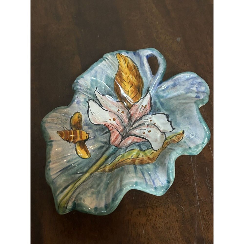 Majolica Sta Rosa Art Pottery Leaf Bee Dish‎ Guanajuato Mexico Hand Paint Signed